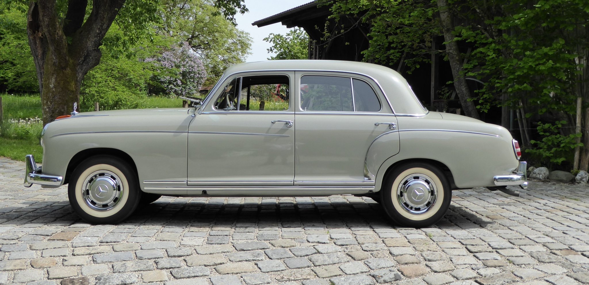 Mercedes Benz 220S W180